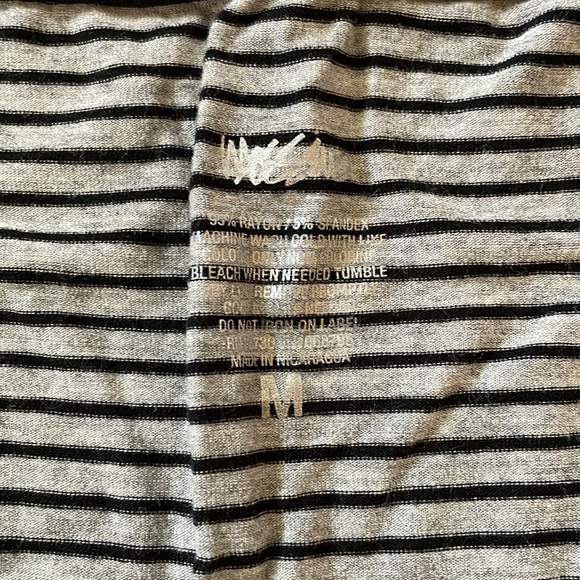 Mossimo grey stretch T with black stripes. - Picture 3 of 4